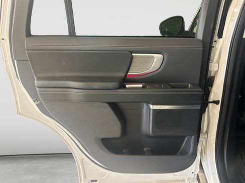 Used 2025 Ford Expedition Platinum AWD/4WD image 18