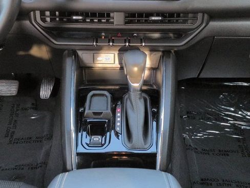 Used 2024 GMC Canyon Elevation RWD image 18