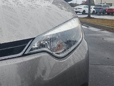 Used 2015 Toyota Corolla LE image 9