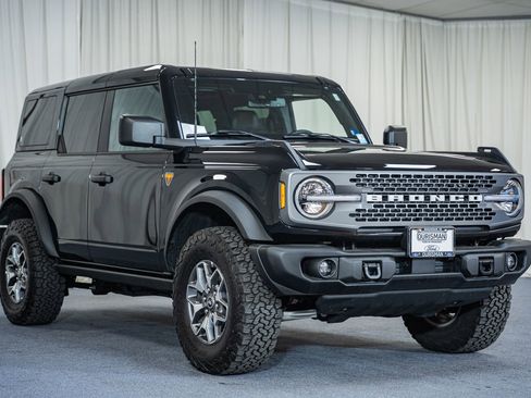 Certified 2025 Ford Bronco Badlands image 1