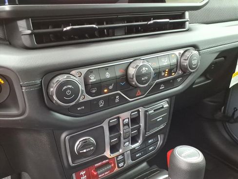 New 2025 Jeep Gladiator Rubicon w/ Convenience Group image 25