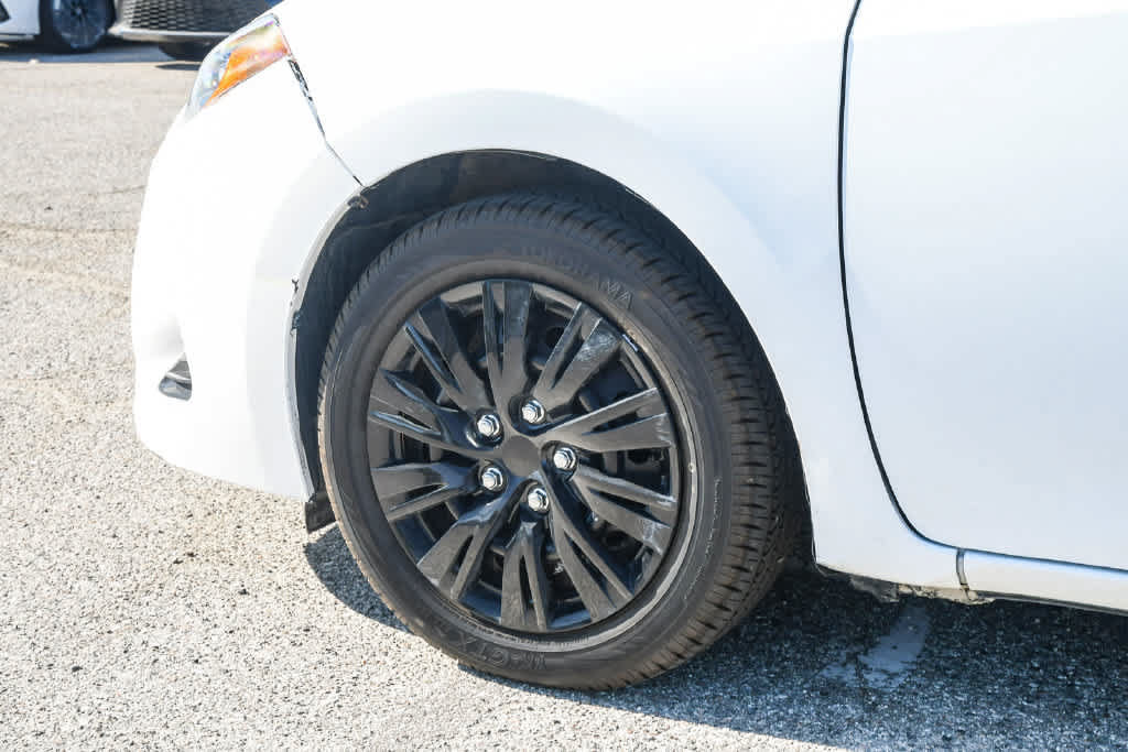 Used 2018 Toyota Corolla LE FWD image 10