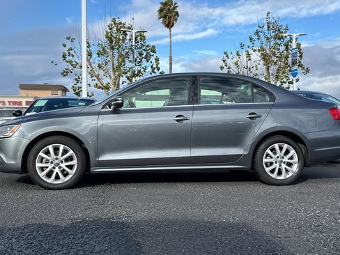 Used 2013 Volkswagen Jetta SE image 2