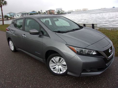 Used 2018 Nissan Leaf S w/ S Charge Package FWD image 2