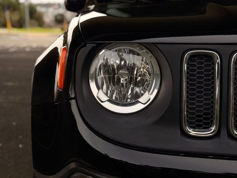 Used 2015 Jeep Renegade Latitude w/ Popular Equipment Group image 11