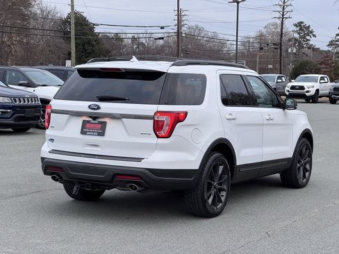 Used 2018 Ford Explorer XLT w/ Equipment Group 202A image 7