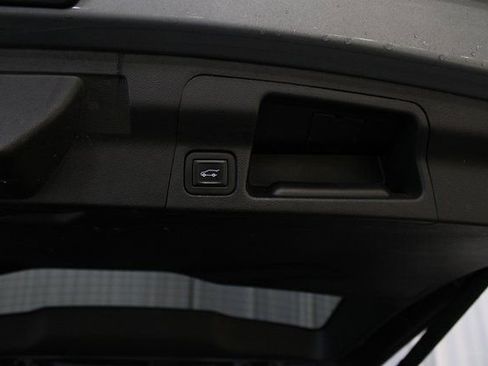 Used 2020 GMC Acadia SLE w/ Driver Convenience Package image 8