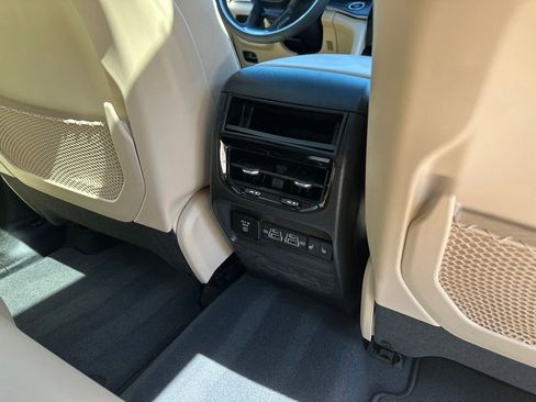 Used 2023 Jeep Grand Cherokee Limited AWD/4WD image 22