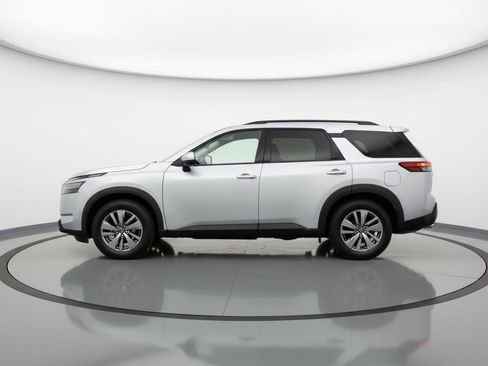 Used 2025 Nissan Pathfinder SV image 5