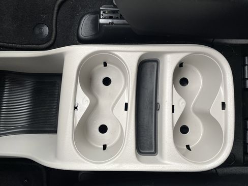 Used 2024 Chrysler Voyager LX image 38