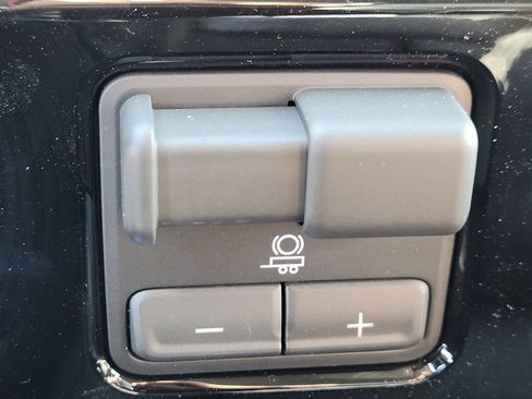 New 2026 GMC Sierra 1500 Elevation w/ Elevation Select Package AWD/4WD image 17
