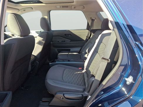 Used 2025 Nissan Pathfinder SV w/ SV Premium Package image 10