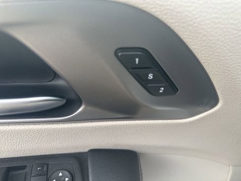 Used 2022 Chrysler Pacifica Touring-L FWD image 8