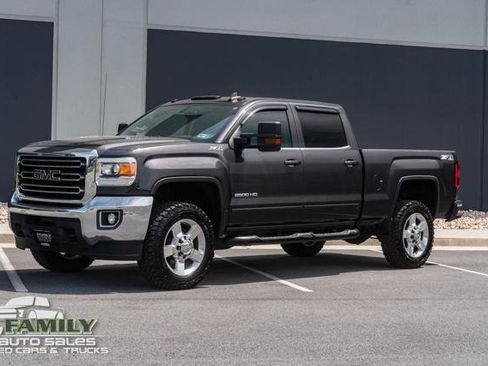 Used 2015 GMC Sierra 2500 SLE w/ SLE Preferred Package AWD/4WD image 2
