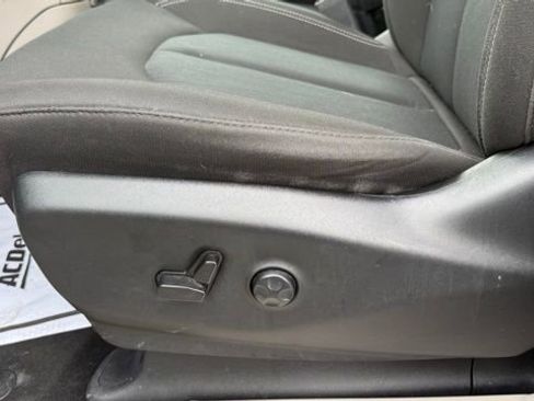 Used 2023 Chrysler Voyager LX image 24