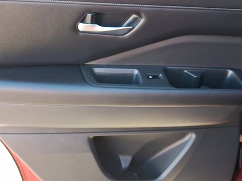 Used 2023 Nissan Pathfinder SL image 19