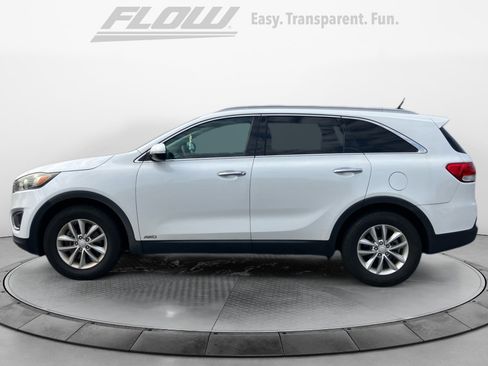 Used 2017 Kia Sorento AWD image 5