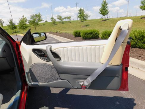 Used 1992 Pontiac Sunbird SE image 19