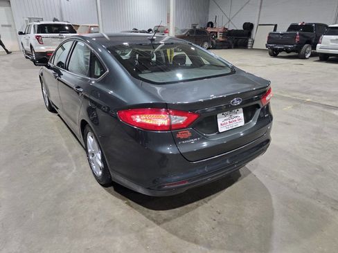 Used 2015 Ford Fusion SE FWD image 8