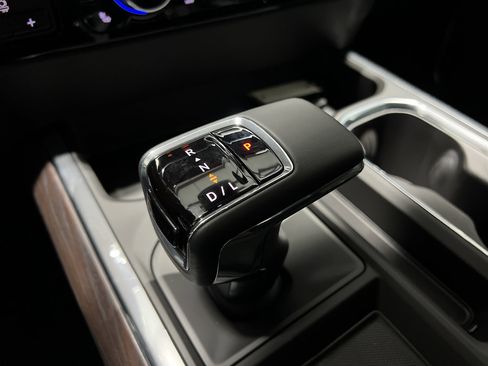 New 2026 GMC Sierra 1500 SLT image 14