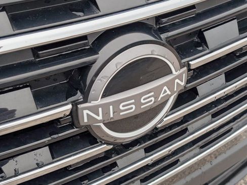 Used 2025 Nissan Rogue SV image 5