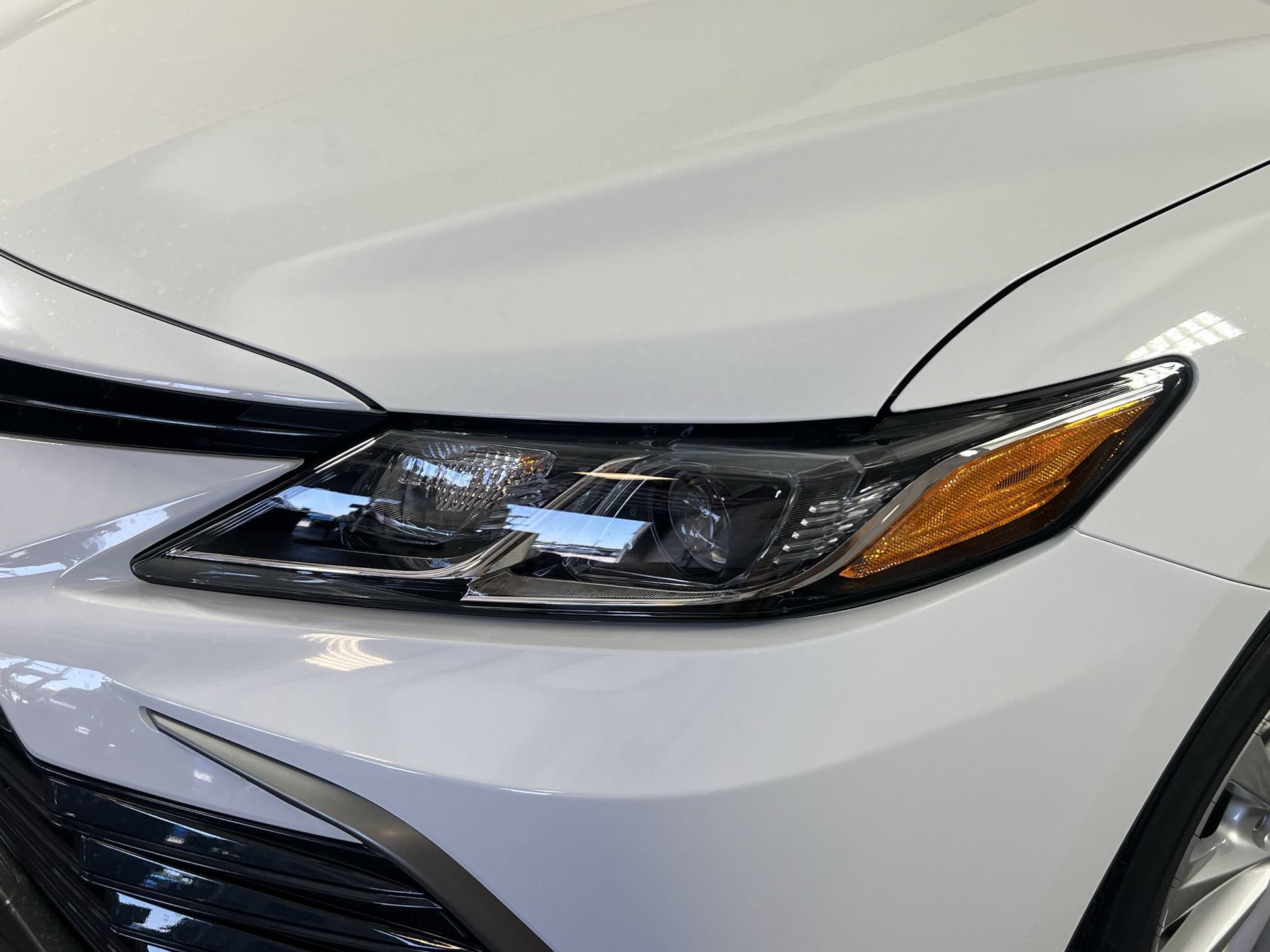 Used 2024 Toyota Camry LE w/ Convenience Package FWD image 11