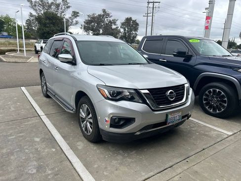 Used 2019 Nissan Pathfinder SV AWD/4WD image 3