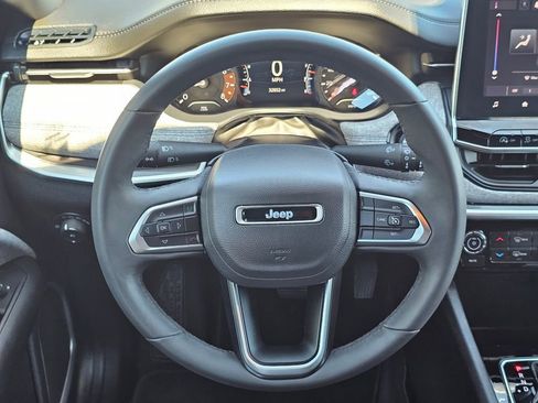 Used 2024 Jeep Compass Latitude image 19