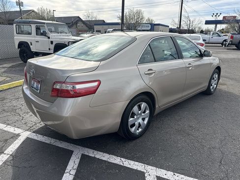 Used 2009 Toyota Camry LE image 4