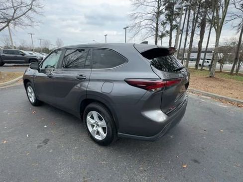 Used 2024 Toyota Highlander LE image 12