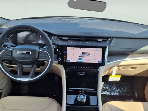 New 2026 Jeep Grand Cherokee Limited image 10