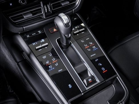 Certified 2024 Porsche Macan image 23