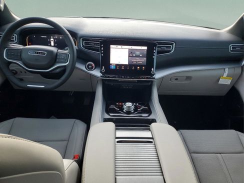 New 2025 Jeep Wagoneer L Series III w/ 8-pass Seating Package image 10