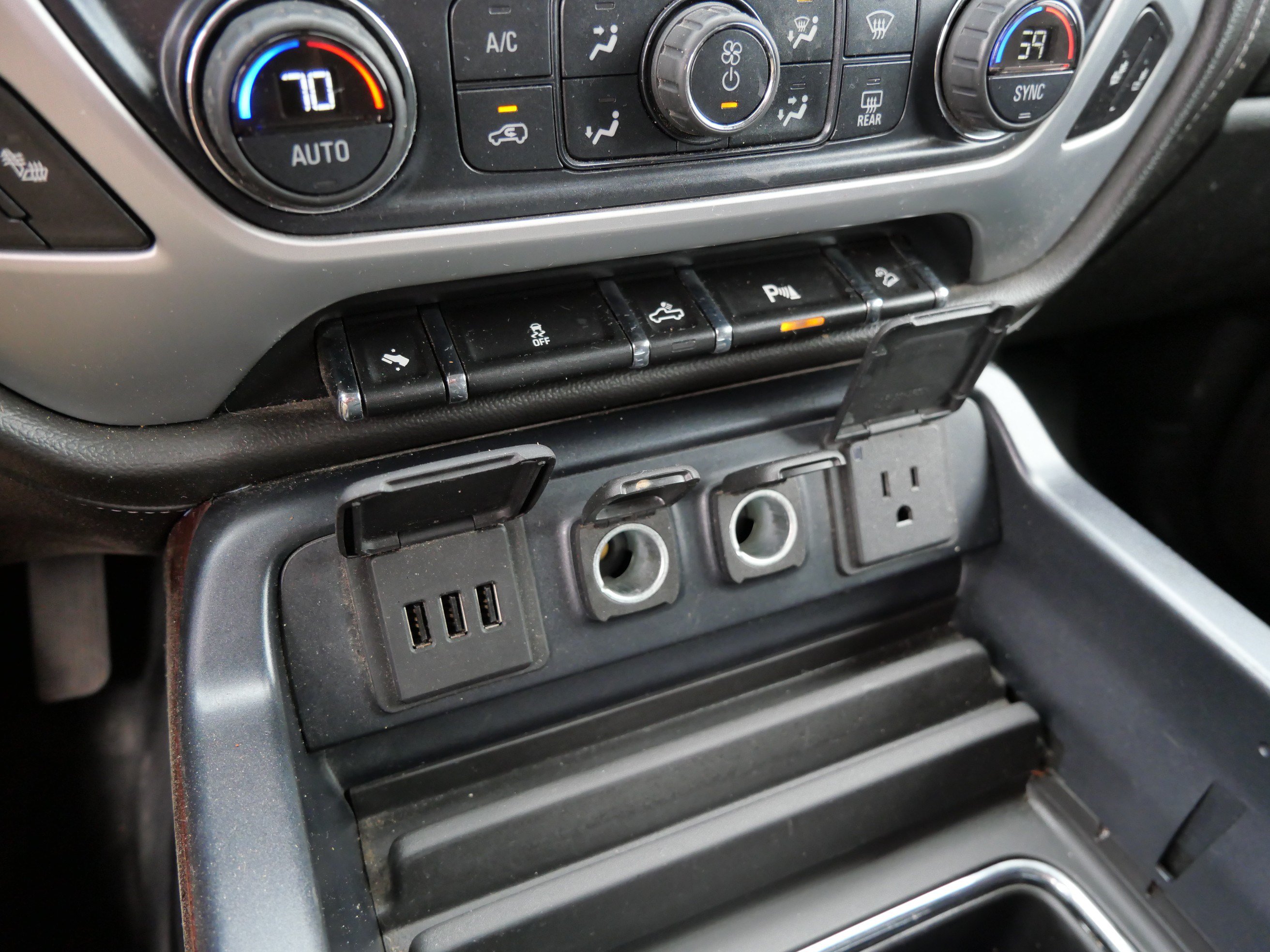 Used 2014 GMC Sierra 1500 SLE w/ SLE Value Package AWD/4WD image 29