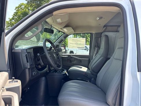 New 2026 GMC Savana 2500 w/ Driver Convenience Package RWD image 9