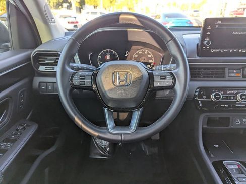 Used 2025 Honda Pilot Touring image 12