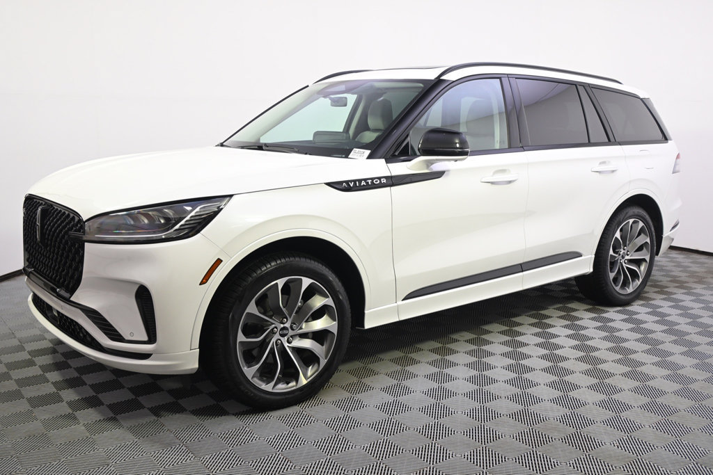 New 2026 Lincoln Aviator AWD image 2