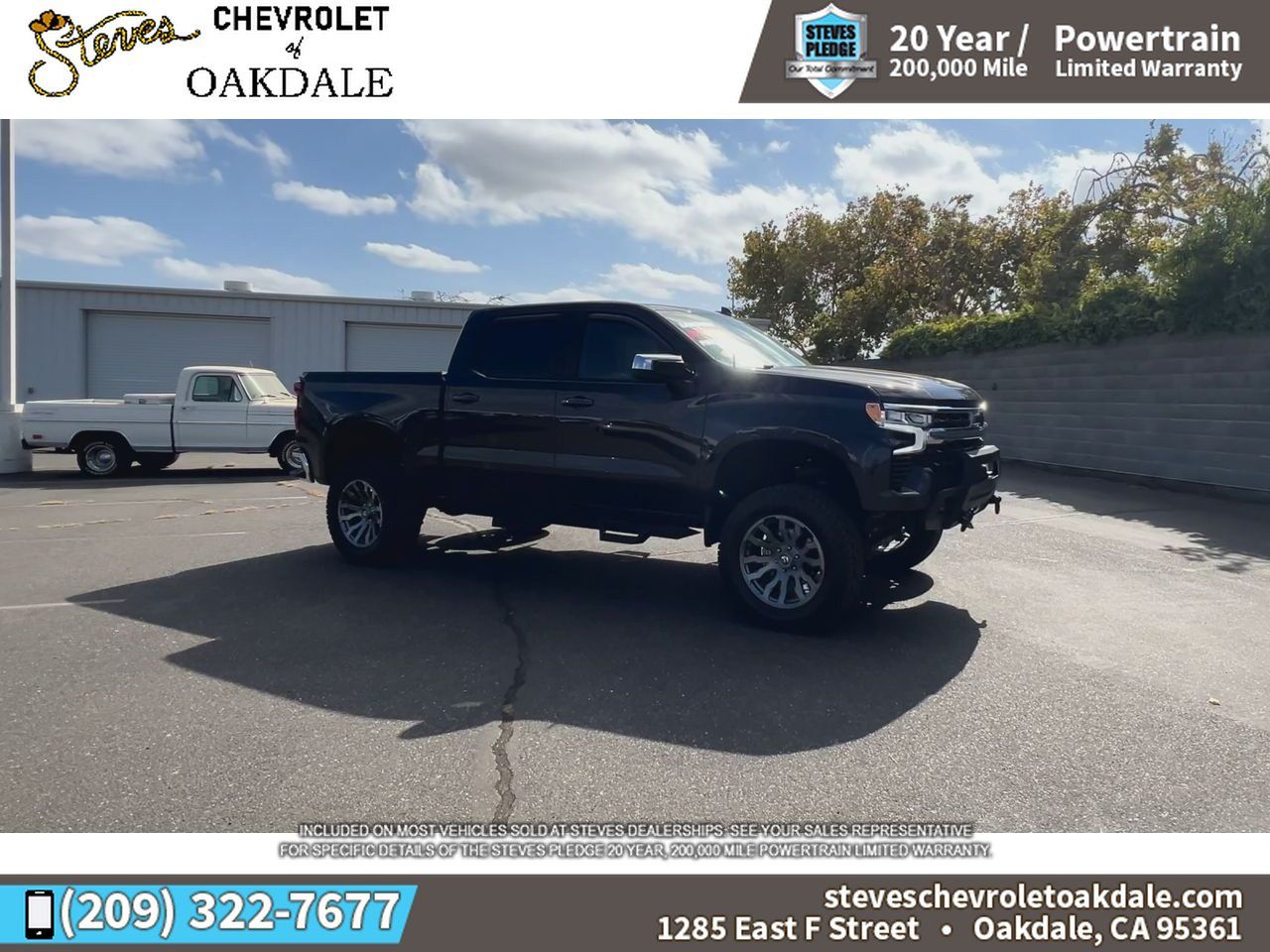 Used 2022 Chevrolet Silverado 1500 LT w/ Z71 Off-Road Package AWD/4WD image 2