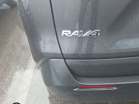 Used 2021 Toyota RAV4 LE image 11