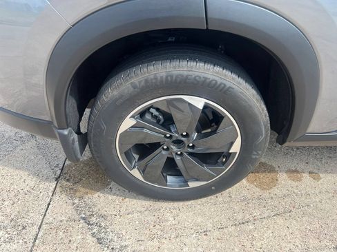 Used 2024 Nissan Rogue SV FWD image 13