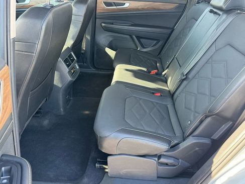 Used 2024 Volkswagen Atlas SE image 13