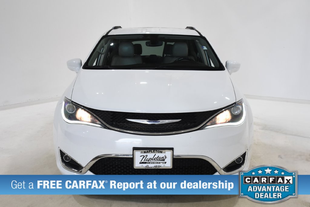 Used 2020 Chrysler Pacifica Touring-L FWD image 2