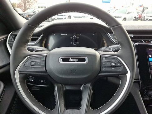 New 2025 Jeep Grand Cherokee L Altitude image 14