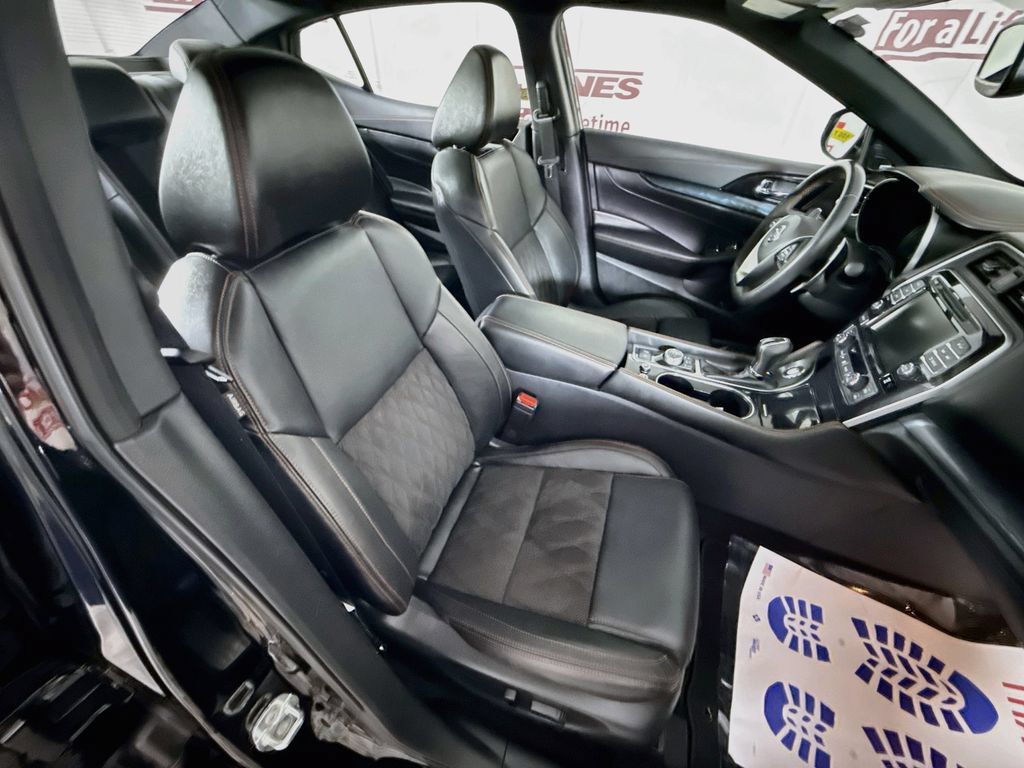 Certified 2022 Nissan Maxima SR w/ Sport Mat Group FWD image 33