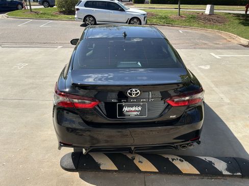Used 2024 Toyota Camry SE image 12