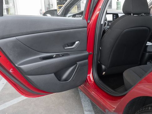 Used 2024 Hyundai Elantra SEL FWD image 36