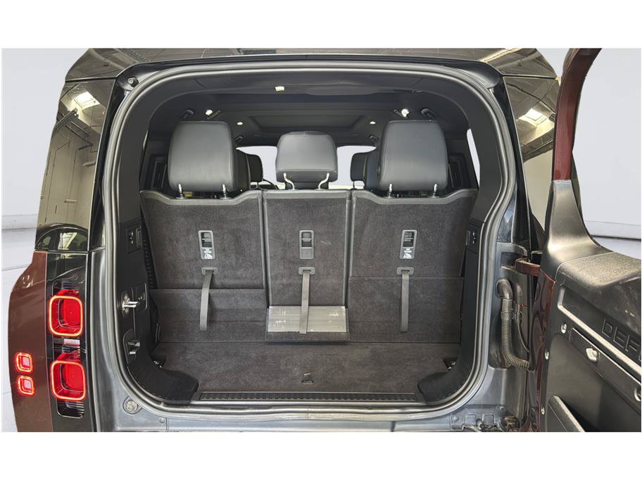 Used 2023 Land Rover Defender 130 SE AWD/4WD image 21