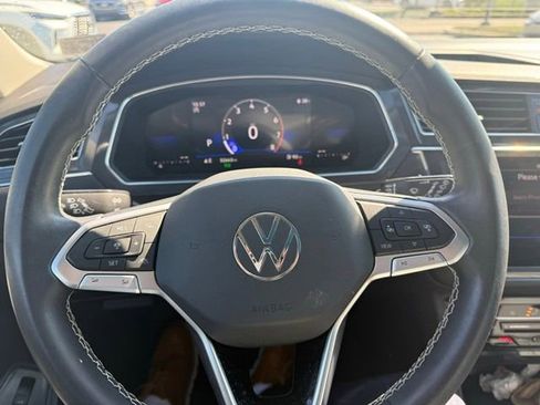 Used 2023 Volkswagen Tiguan SE w/ Panoramic Sunroof Package image 14