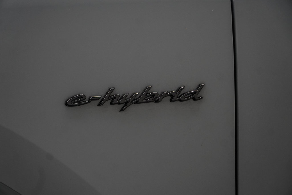 Used 2024 Porsche Cayenne AWD/4WD image 8