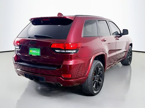 Used 2017 Jeep Grand Cherokee Altitude image 10